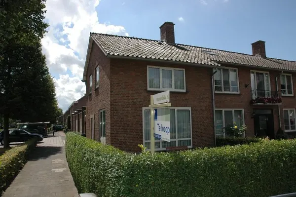 Hoekwoning aan Jonkheer de la Courtstraat , Vlijmen