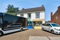 Burg. Van Houtstraat 47, Budel