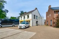 Burg. Van Houtstraat 47, Budel