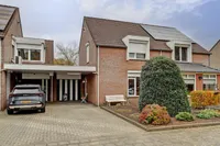 Plevierstraat 12, Velden