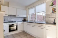 Stationsweg 14b, Enter