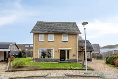 Dokter J. Veldhuijzen van Zantenstraat 9, 7468BA, Enter, Overijssel