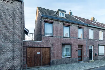 Kanunnik van Nuijsstraat 18, 6451BC, Schinveld, Limburg