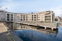 Forum 44, Born