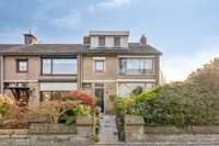 Burgemeester Elkhuizenlaan 12, Halsteren
