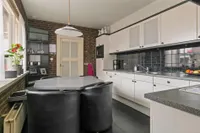 Julianastraat 25, Enter