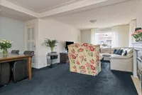 Julianastraat 25, Enter