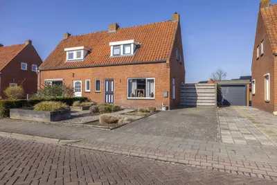 Taeke Schuilengalaan 69, 9231GT, Surhuisterveen, Friesland
