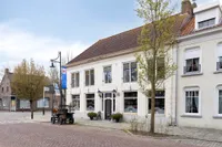 Dorpsstraat 2, Hoofdplaat