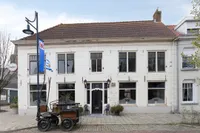 Dorpsstraat 2, Hoofdplaat