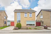 Bernhardstraat 10, Hoek
