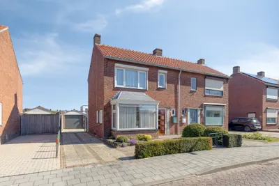 Burg. IJsebaertstraat 10, 4564AJ, Sint Jansteen, Zeeland