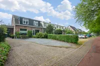 Stationserf 66, Houten