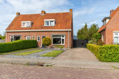 Taeke Schuilengalaan 41, 9231GT, Surhuisterveen, Friesland