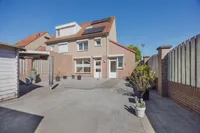 Van Frezinstraat 1, Horst