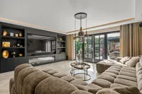 Fluweelmos 64, Houten