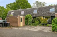 Ereprijs 80, Huizen