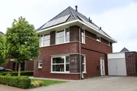 Meikers 13, Borne