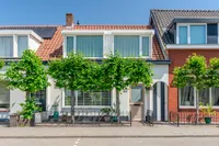 Burgemeester van Loonstraat 10, Steenbergen