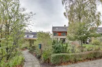 Griene Leane 16, Stiens