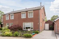 Lijsterstraat 2, Hapert