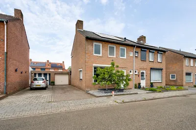 Dokter Meuwissenstraat 28, 6077BR, Sint Odiliënberg, Limburg