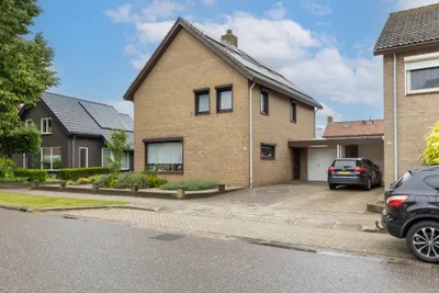 de Rode van Heeckerenstraat 14, 7131ER, Lichtenvoorde, Gelderland