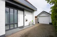 Sluisweg 14, Born