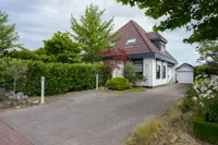 Sluisweg 14, Born