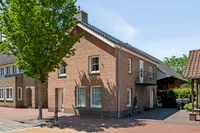 Kerkstraat 11, Born