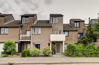 Rector Buijselstraat 10, Rijen