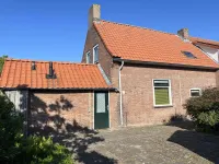 Burg. Woutersstraat 10, Beneden-Leeuwen