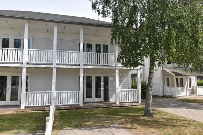 Nieuwe Zeedijk 1-216, 3221LZ, Hellevoetsluis, Zuid-Holland
