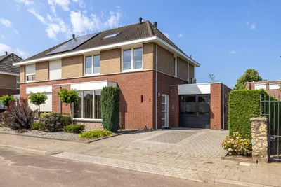Sint Gertrudisstraat 2, 6051BT, Maasbracht, Limburg