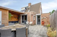 Westlake 4, Steenbergen