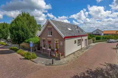 Burgemeester Sterkstraat 24, 3243AE, Stad Aan 't Haringvliet, Zuid-Holland