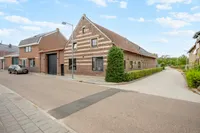 Dorpstraat 42, Buchten