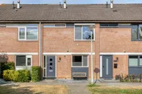 Griend 10, Elst