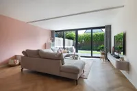 Mienskar 6, Stiens