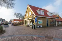 Marten Janszenstraat 1, Nes