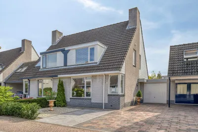 Arnold van Lieropstraat 48, 4651ZX, Steenbergen, Noord-Brabant