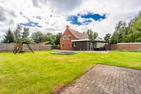Essenlaan 8, Veelerveen