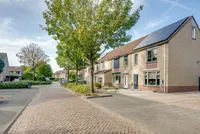 Charley Tooropstraat 22, Rijen
