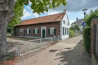Kirkesjteeg 1, Buchten