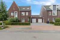 Dorperveldstraat 44, Velden