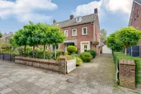 Burgemeester Sweensplein 23, Rijen