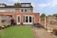 Van Esscheplantsoen 1, Strijen