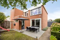 Rijnstraat 10, Budel