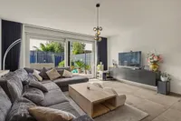 Dorperveldstraat 10, Velden