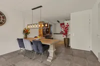 Dorperveldstraat 10, Velden